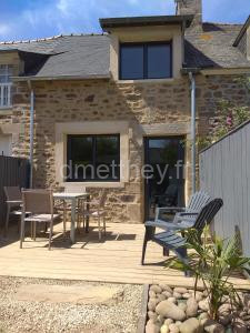 Maison Cosy entre CAP FREHEL et SAINT MALO 1km PLAGE 5min GR34 Wifi Jardin Vélos \